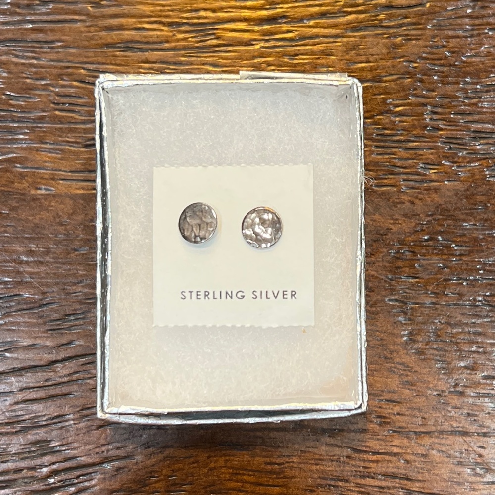 🩶 Sterling Silver Handmade Earrings! Round stud, detailed silver 🩶